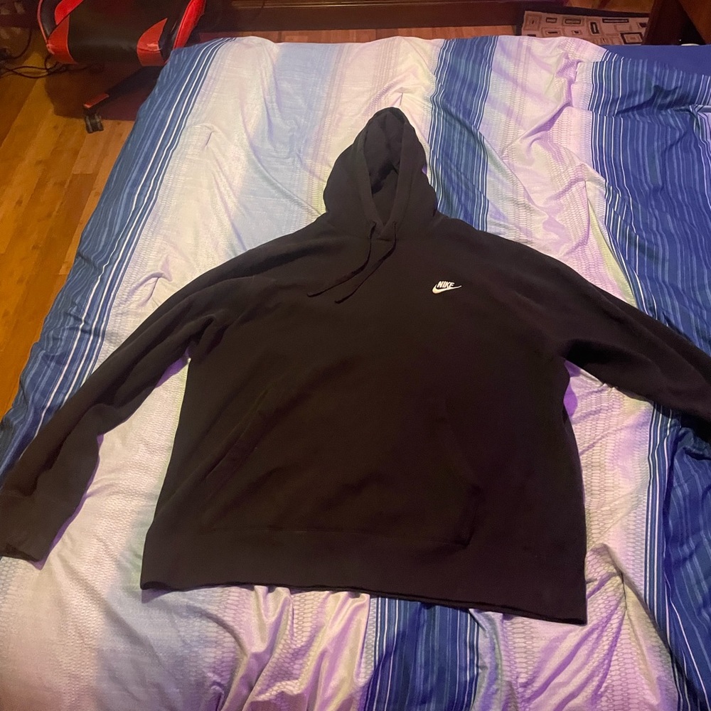 Size XL Nike Hoodie, tag was cut off because of comfortability - good condition